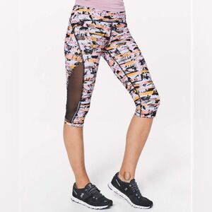 Lululemon Sun Runner Crop *17"
Inversion Multi / Black size 10